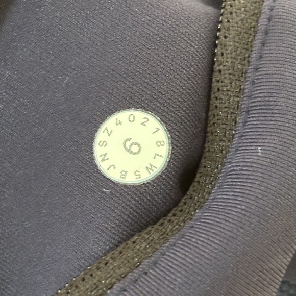 Lululemon Leggings - Size 6 - Picture 4 of 5